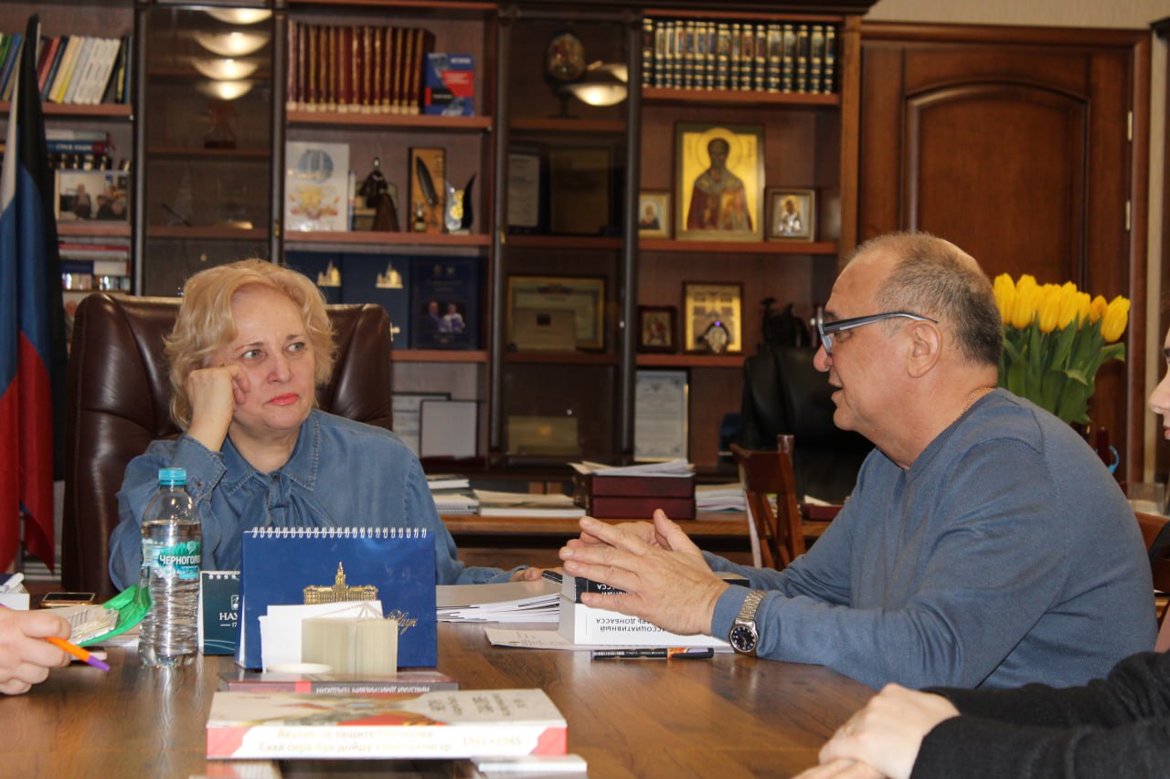 Ректор ДонГУ Светлана Беспалова провела встречу с учеными-русистами Ректор ДонГУ Светлана Беспалова провела встречу с учеными-русистами