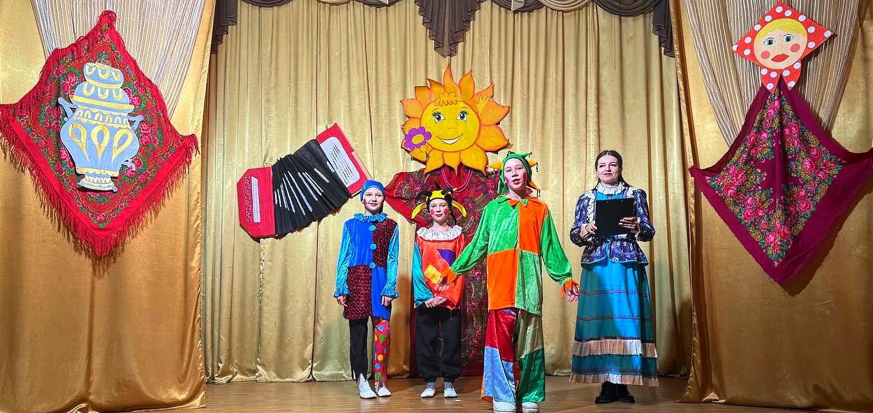 21 февраля жители поселка Грузско-Зорянское дружно собрались в местном клубе на масленичное гулянье , чтобы проводить Зимушку и встретить долгожданную Весну 21 февраля жители поселка Грузско-Зорянское дружно собрались в местном клубе на масленичное гулянье , чтобы проводить Зимушку и встретить долгожданную Весну