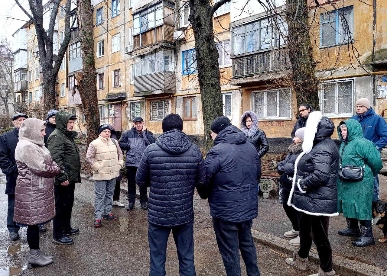 Иван Адамец: В Куйбышевском районе состоялась встреча с жителями дома № 120 по проспекту Панфилова Иван Адамец: В Куйбышевском районе состоялась встреча с жителями дома № 120 по проспекту Панфилова