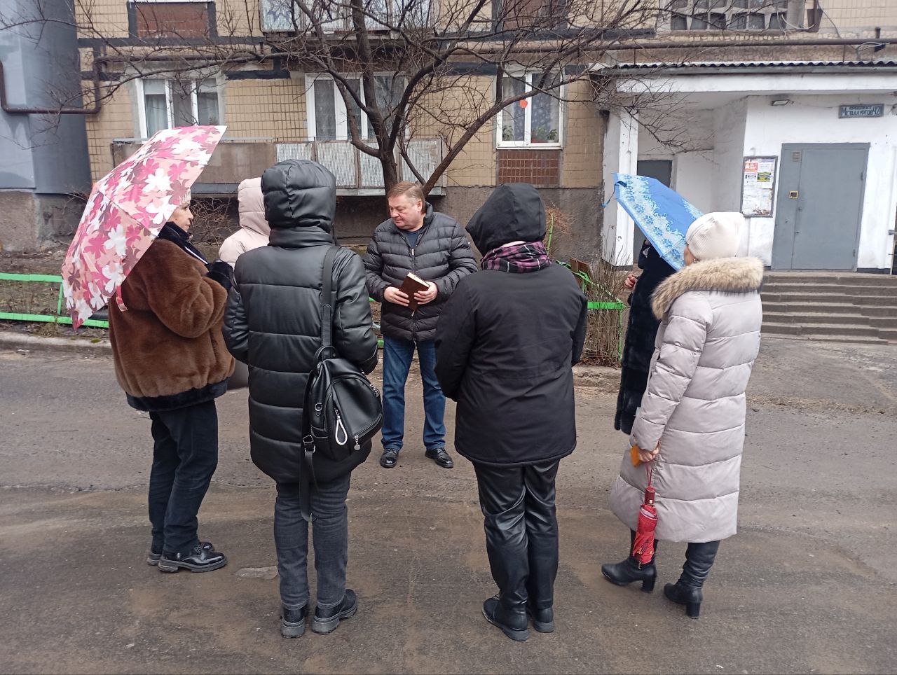 Игорь Мартынов: Встречи с населением. 26 февраля заместитель главы администрации муниципального образования городского округа Енакиево Игорь Витрук провел встречи с жителями по адресам: ул. Фурманова, д. 23, 23А и пр....