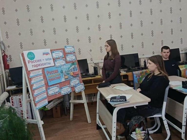 В школах Шахтерского округа провели занятия о сфере транспорта в России В школах Шахтерского округа провели занятия о сфере транспорта в России