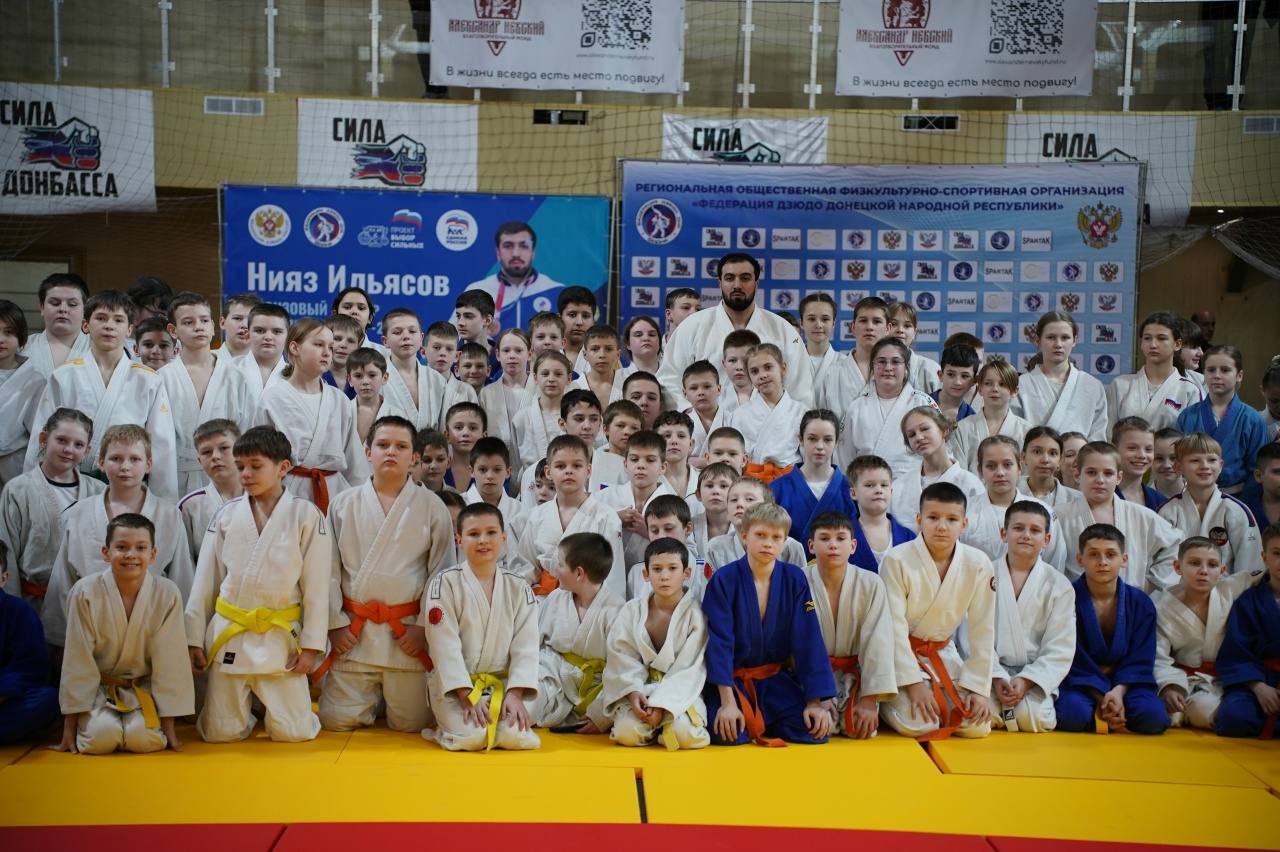 Александр Пеняев: Первенство ДНР по дзюдо!. В Донецке состоялось Первенство Донецкой Народной Республики по дзюдо среди мальчиков и девочек до 13 лет приуроченное ко Дню защитника Отечества, которое объединило большое...