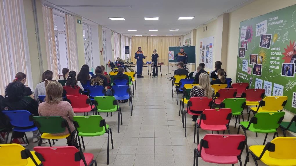 Сотрудники «Ямалспас» провели в Волновахе уроки для школьников