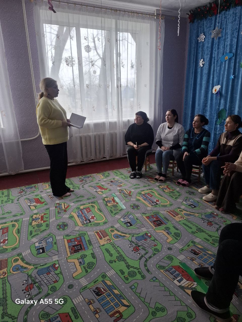 Начальник Новозарьевского территориального отдела Матвеева Ольга Борисовна провела встречу с трудовым коллективом Новозарьевского детского сада "Аист"