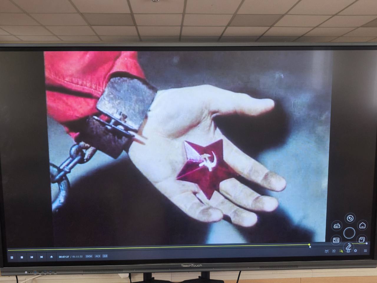 В Мангушской школе №2 открылся «Кинозаврик» В Мангушской школе №2 открылся «Кинозаврик»