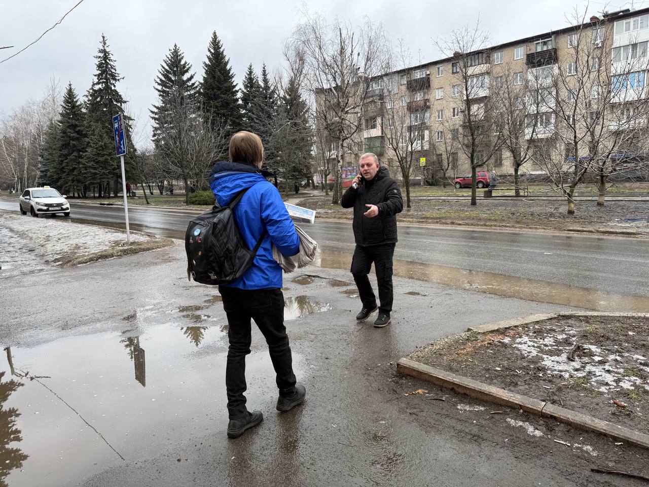 25 февраля в Кировском внутригородском районе города Макеевки прошла раздача специального выпуска информационного бюллетеня Регионального Общественного Движения «Донецкая Республика» под названием «Единая Россия. Возрождаем... 25 февраля в Кировском внутригородском районе города Макеевки прошла раздача специального выпуска информационного бюллетеня Регионального Общественного Движения «Донецкая Республика» под названием «Единая Россия. Возрождаем...