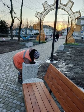 Александр Пеняев: За 27.02.2026 работниками МУП АГЯ "ЖЭК" выполнена уборка территорий в г. Ясиноватая