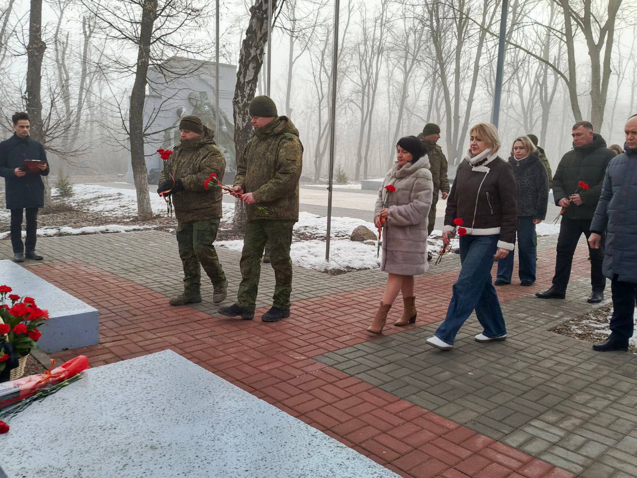 «Время выбрало нас». Именно так говорили солдаты, офицеры, и погибали, защищая детей и стариков Донбасса «Время выбрало нас». Именно так говорили солдаты, офицеры, и погибали, защищая детей и стариков Донбасса