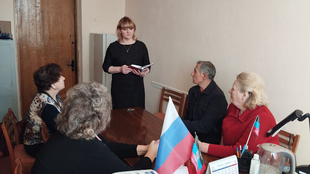 По поручению Главы ДНР Дениса Пушилина под эгидой Единой России проводятся встречи с населением для выявления проблемных вопросов на подведомственной территории По поручению Главы ДНР Дениса Пушилина под эгидой Единой России проводятся встречи с населением для выявления проблемных вопросов на подведомственной территории