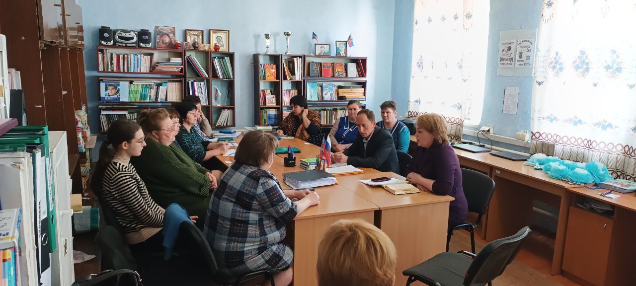 Депутат Тельмановского муниципального совета Елизавета Кямилева провела продуктивную встречу с сотрудниками ГБОУ «Коньковская школа Тельмановского муниципального округа»