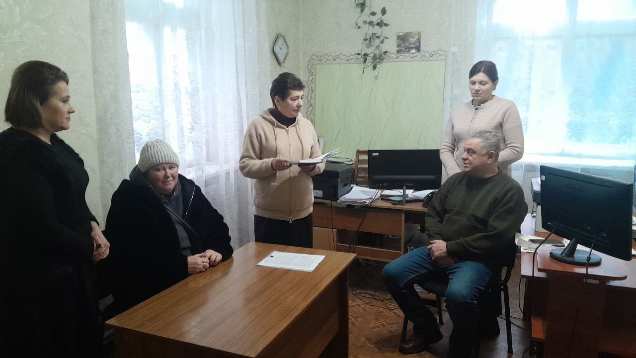 Провела встречу с населением в селе Мичурино и.о. начальника Мичуринского территориального отдела, на котором ответила на актуальные вопросы граждан