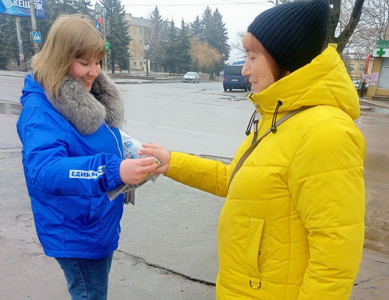 26 февраля в Кировском внутригородском районе города Макеевки прошла раздача специального выпуска информационного бюллетеня Регионального Общественного Движения «Донецкая Республика» под названием «Единая Россия. Возрождаем... 26 февраля в Кировском внутригородском районе города Макеевки прошла раздача специального выпуска информационного бюллетеня Регионального Общественного Движения «Донецкая Республика» под названием «Единая Россия. Возрождаем...