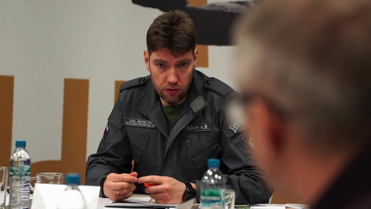 Артем Крамаренко: Сегодня в Донецке под председательством заместителя министра сельского хозяйства Российской Федерации Андрея Викторовича Разина состоялось совещание с участием руководителей АПК воссоединённых регионов