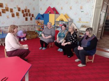 Начальник Благодатновского территориального отдела Инна Науменко провела встречу с трудовым коллективом Родниковского детского сада