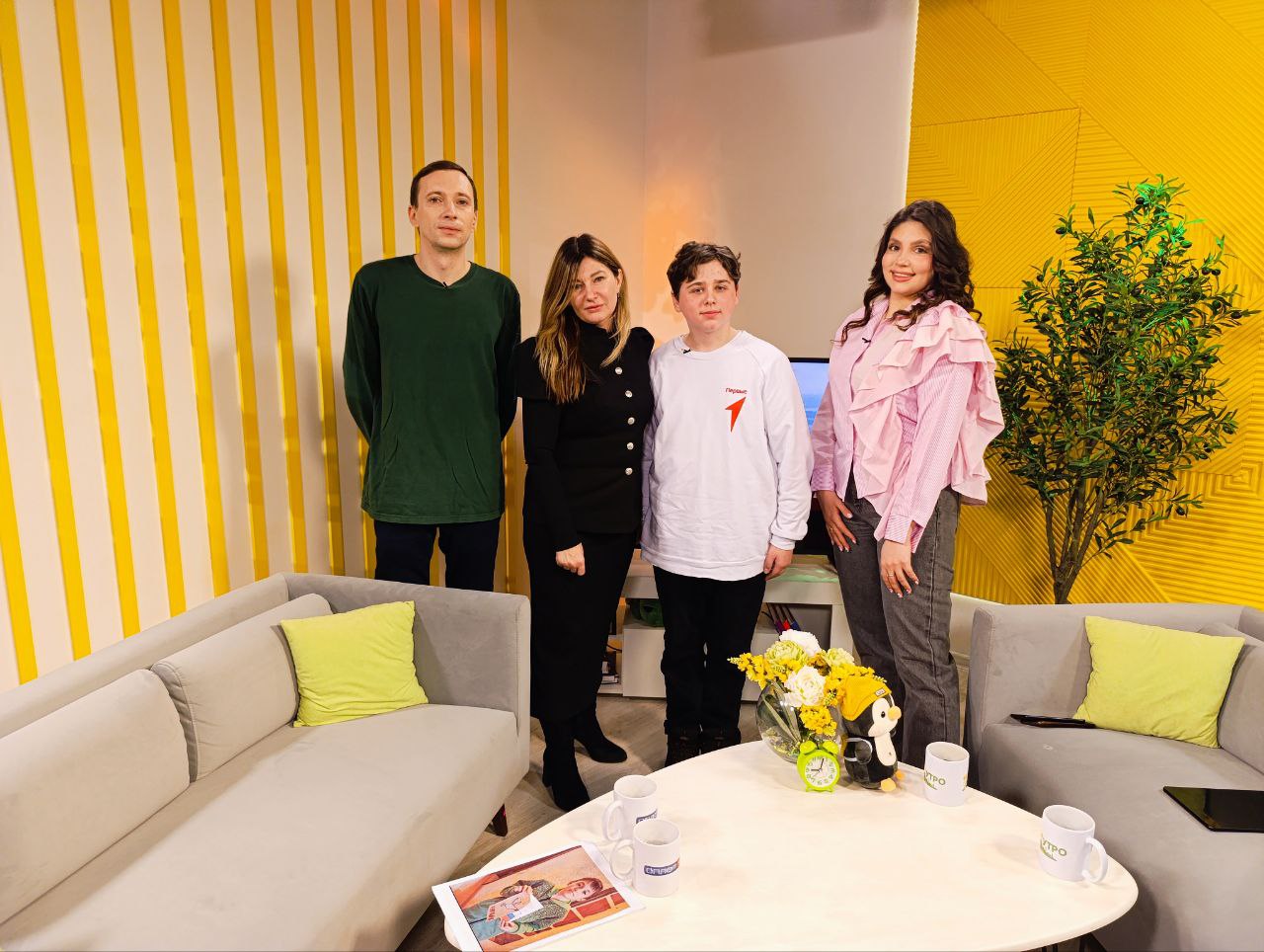 #НашиГости. Сегодня в нашей студии были: Олеся Валерьевна Иванова - инициатор народного детско-юношеского движения «Наш Путь к Победе» г. Москва, психолог, общественный деятель Демиденко Святослав Денисович — волонтёр...