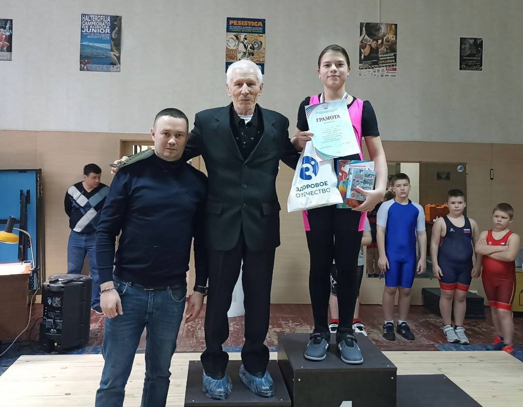 Александр Пеняев: Юные воспитанники побеждают на тяжелоатлетическом помосте Александр Пеняев: Юные воспитанники побеждают на тяжелоатлетическом помосте