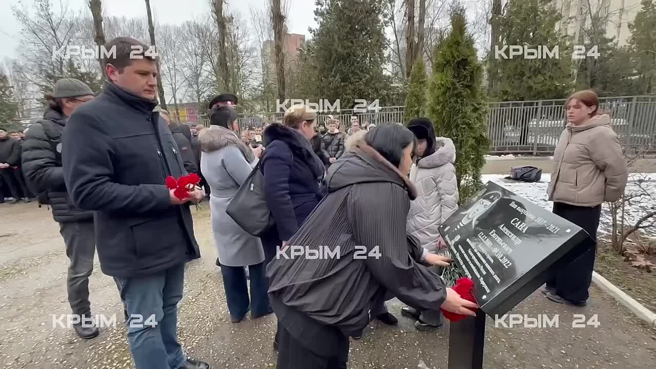 В Симферопольском техникуме открыли Аллею славы выпускников — героев СВО