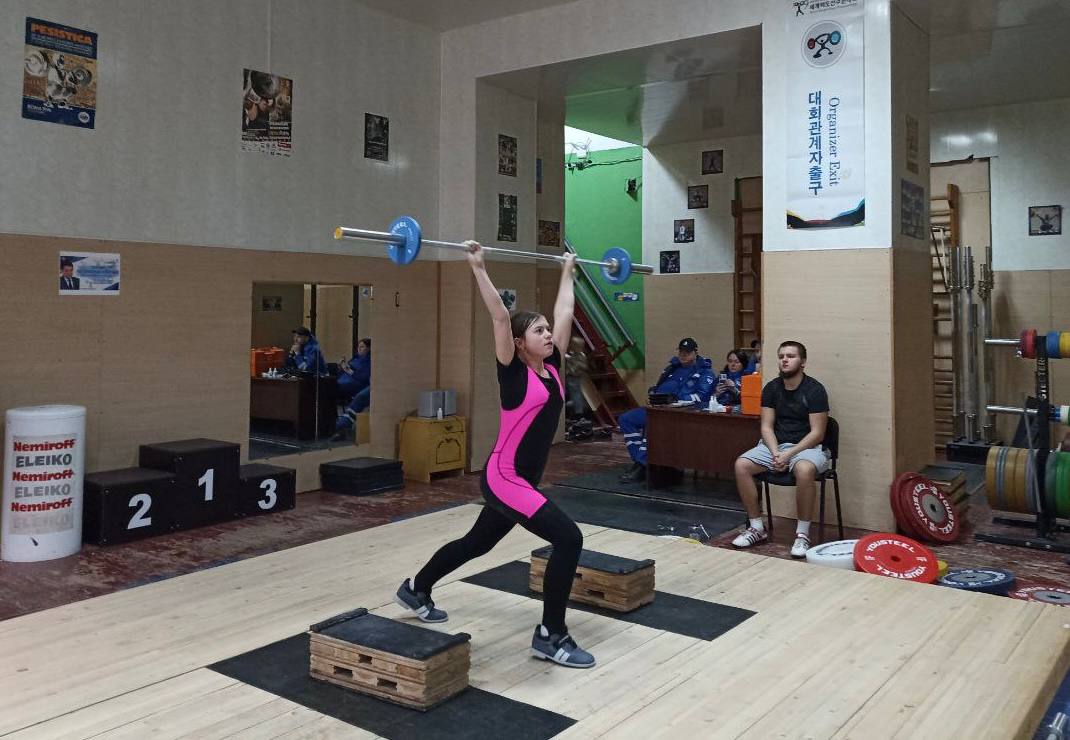 Александр Пеняев: Юные воспитанники побеждают на тяжелоатлетическом помосте Александр Пеняев: Юные воспитанники побеждают на тяжелоатлетическом помосте