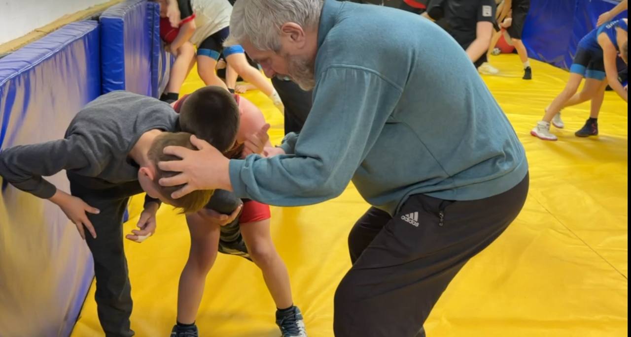 В рамках партийного проекта Единой России "Выбор сильных" в Тельманово провели открытую тренировку по вольной борьбе под руководством старшего тренера-преподавателя Барбара Олега Вадимовича В рамках партийного проекта Единой России "Выбор сильных" в Тельманово провели открытую тренировку по вольной борьбе под руководством старшего тренера-преподавателя Барбара Олега Вадимовича