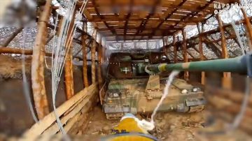 Владислав Шурыгин: Операторы FPV-дронов Центра «Рубикон» отработали по вражеской САУ AHS Krab в районе села Алексеево-Дружковка