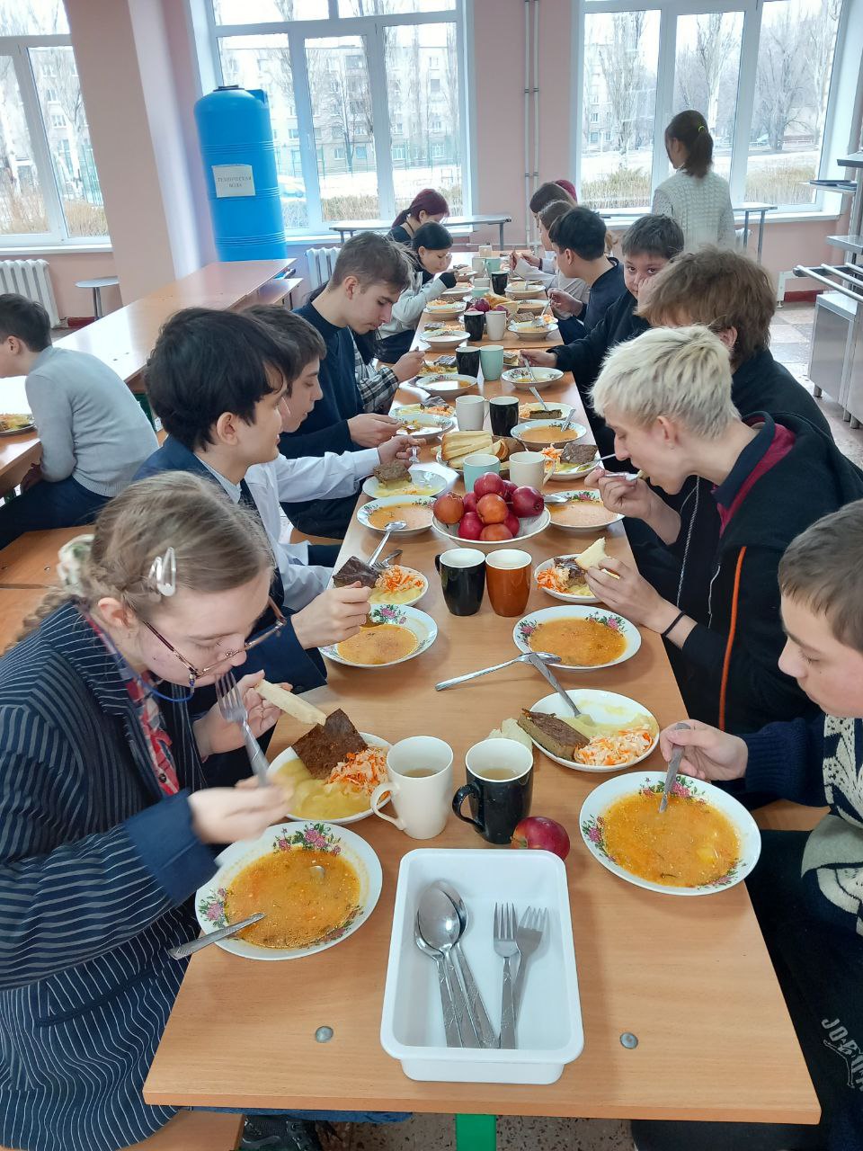 В целях формирования позитивного отношения к организации питания в школе у родительского сообщества и увеличения охвата горячим питанием обучающихся, в ГБОУ «Светлодарский УВК» прошёл родительский контроль школьного питания В целях формирования позитивного отношения к организации питания в школе у родительского сообщества и увеличения охвата горячим питанием обучающихся, в ГБОУ «Светлодарский УВК» прошёл родительский контроль школьного питания