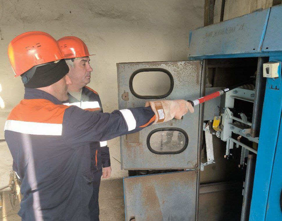 ЦЕХ ПО РЕМОНТУ И ОБСЛУЖИВАНИЮ ЭЛЕКТРООБОРУДОВАНИЯ КОТЕЛЬНЫХ ФИЛИАЛА «ШАХТЕРСКТЕПЛОСЕТЬ» - ЭТО СЕРДЦЕ СИСТЕМЫ ТЕПЛОСНАБЖЕНИЯ ЦЕХ ПО РЕМОНТУ И ОБСЛУЖИВАНИЮ ЭЛЕКТРООБОРУДОВАНИЯ КОТЕЛЬНЫХ ФИЛИАЛА «ШАХТЕРСКТЕПЛОСЕТЬ» - ЭТО СЕРДЦЕ СИСТЕМЫ ТЕПЛОСНАБЖЕНИЯ