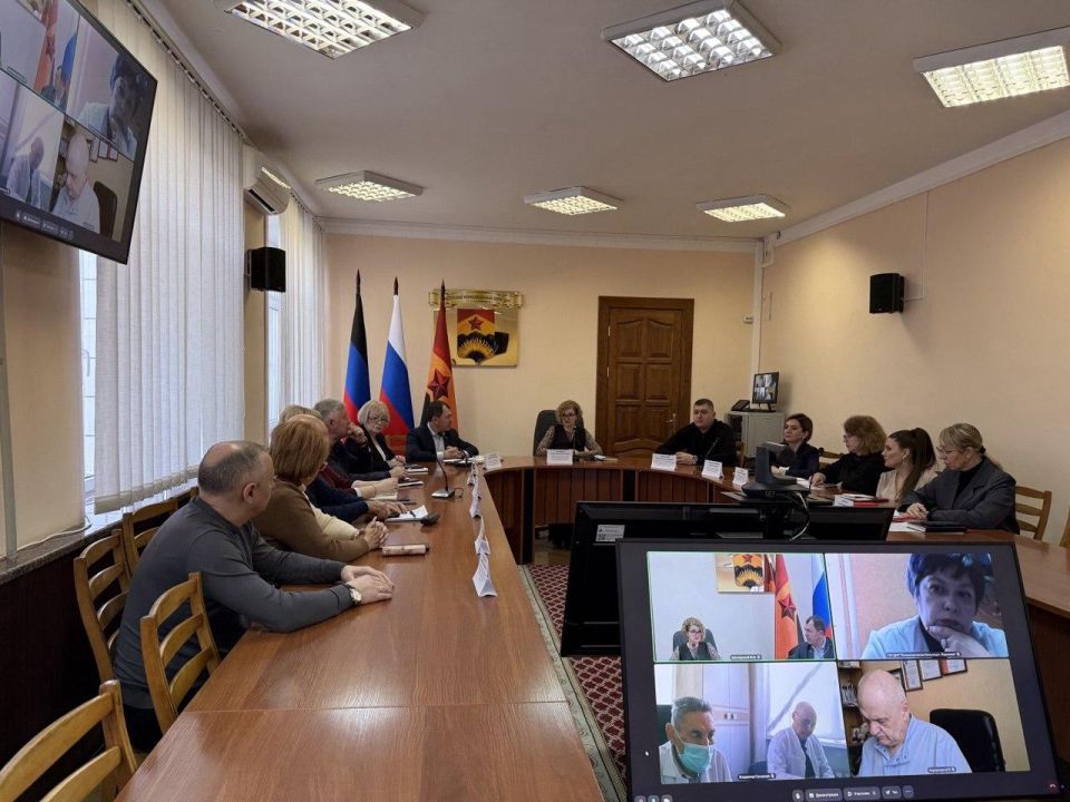Александр Шатов: В Шахтерске провели заседание Штаба по вопросам охраны здоровья граждан Александр Шатов: В Шахтерске провели заседание Штаба по вопросам охраны здоровья граждан