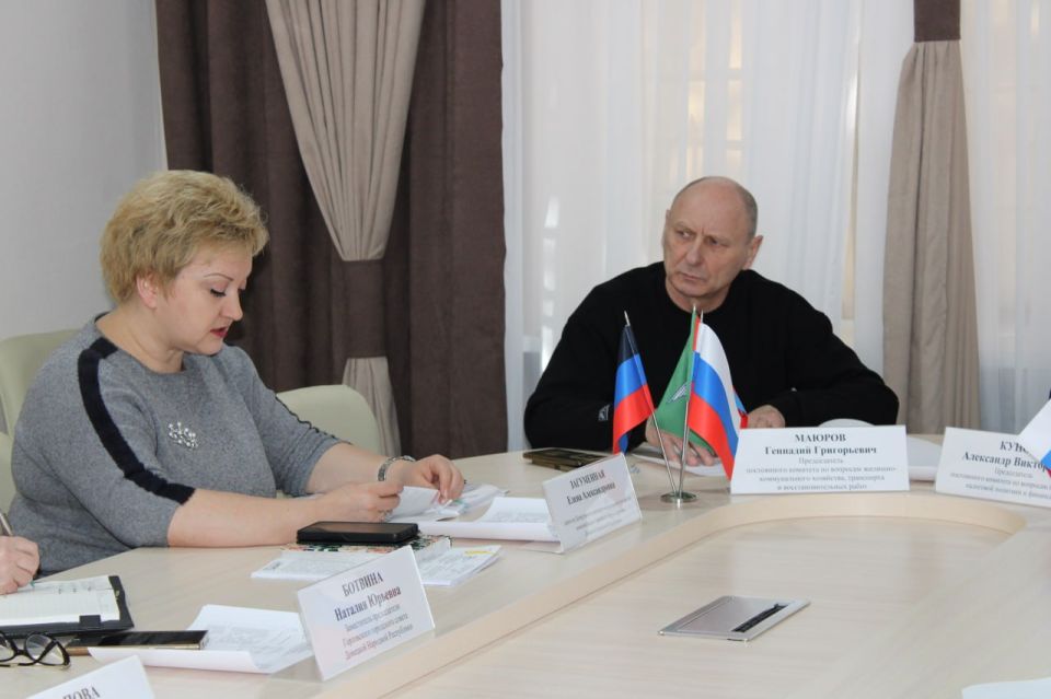 Роман Конев: 2 марта 2026 года состоялось совместное заседание постоянных комитетов Горловского городского совета Донецкой Народной Республики по вопросам бюджета, налоговой политики и финансов и по вопросам... Роман Конев: 2 марта 2026 года состоялось совместное заседание постоянных комитетов Горловского городского совета Донецкой Народной Республики по вопросам бюджета, налоговой политики и финансов и по вопросам...