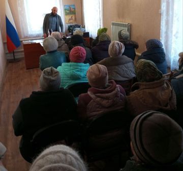 Заместитель главы администрации Амвросиевского муниципального округа Виталий Щуров встретился с жителями с. Успенка