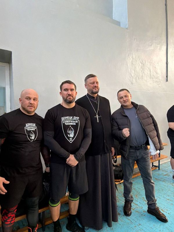 Спорт, дружба, победа: как прошёл товарищеский матч по мини-футболу среди отделений «Северного человека» Спорт, дружба, победа: как прошёл товарищеский матч по мини-футболу среди отделений «Северного человека»