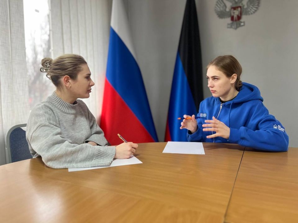 Нижегородские волонтеры провели встречу с начальником отдела молодежи Харцызска Нижегородские волонтеры провели встречу с начальником отдела молодежи Харцызска