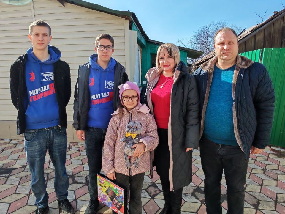 Тепло сердец — детям. В преддверии Международного женского дня, самого светлого и нежного праздника весны, в Торезе прошла благотворительная акция Тепло сердец — детям. В преддверии Международного женского дня, самого светлого и нежного праздника весны, в Торезе прошла благотворительная акция