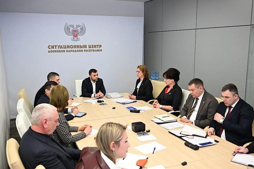 На сегодня горячее питание организовано в 507 школах и 472 детсадах Республики, об этом в ходе еженедельного оперативного совещания Главе ДНР доложил министр образования и науки, которому было поручено решить вопрос с... На сегодня горячее питание организовано в 507 школах и 472 детсадах Республики, об этом в ходе еженедельного оперативного совещания Главе ДНР доложил министр образования и науки, которому было поручено решить вопрос с...