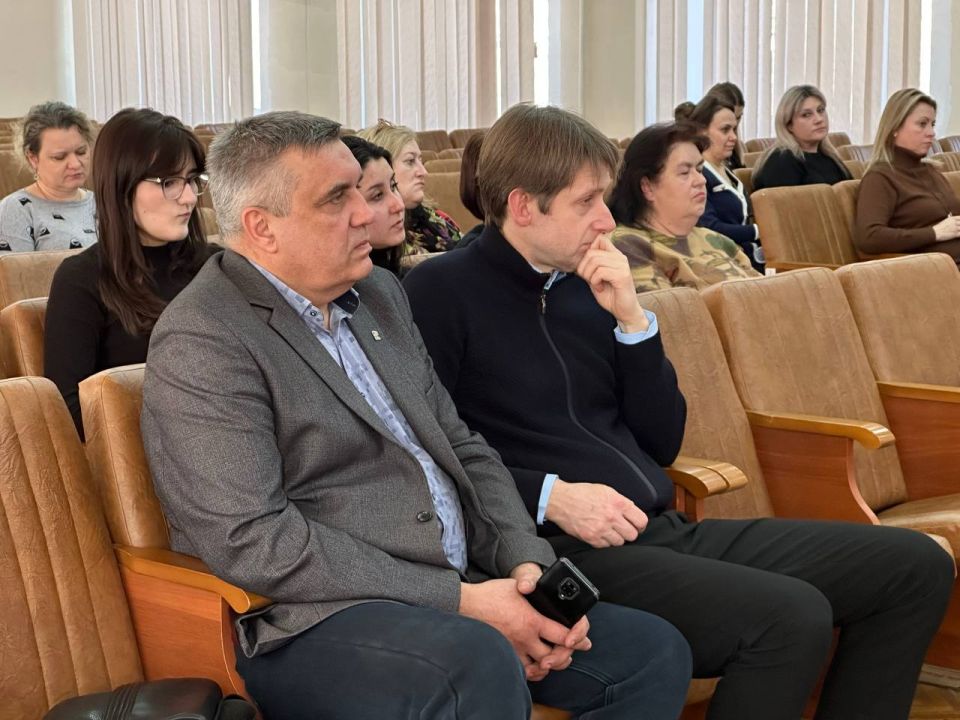 В Макеевке состоялось собрание секретарей первичных отделений Партии Единая Россия В Макеевке состоялось собрание секретарей первичных отделений Партии Единая Россия
