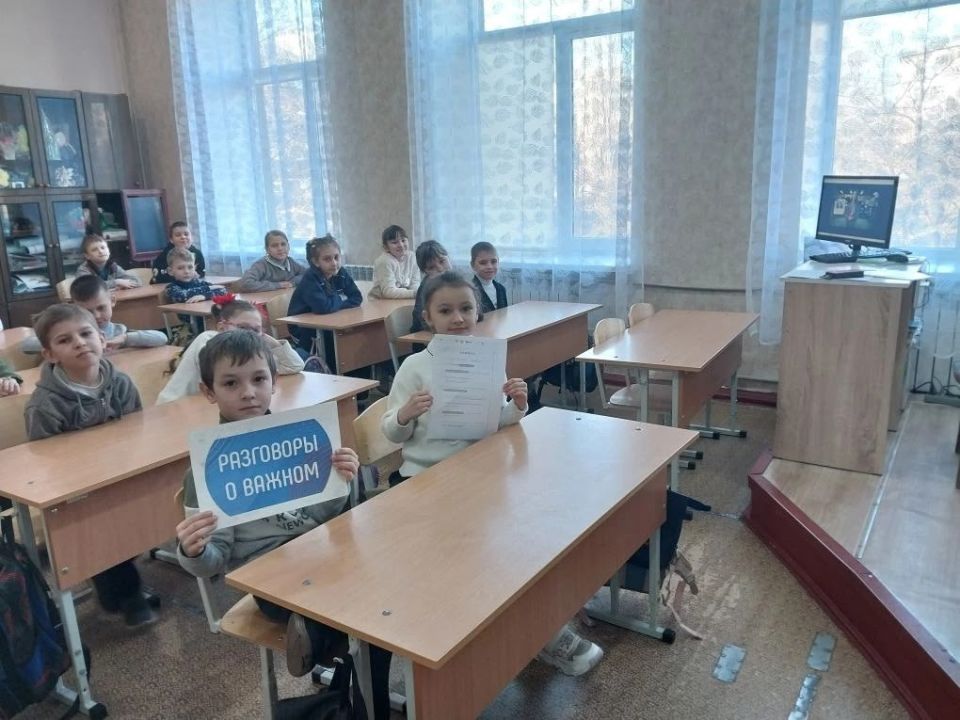 В учебных учреждениях Кировского прошли внеурочные занятия «Разговоры о важном» В учебных учреждениях Кировского прошли внеурочные занятия «Разговоры о важном»