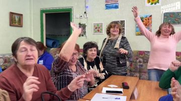 Активисты «Молодой Гвардии» провели яркое и душевное мероприятие в Центре социальной защиты и досуга «Забота» в рамках партийного проекта «Старшее поколение»