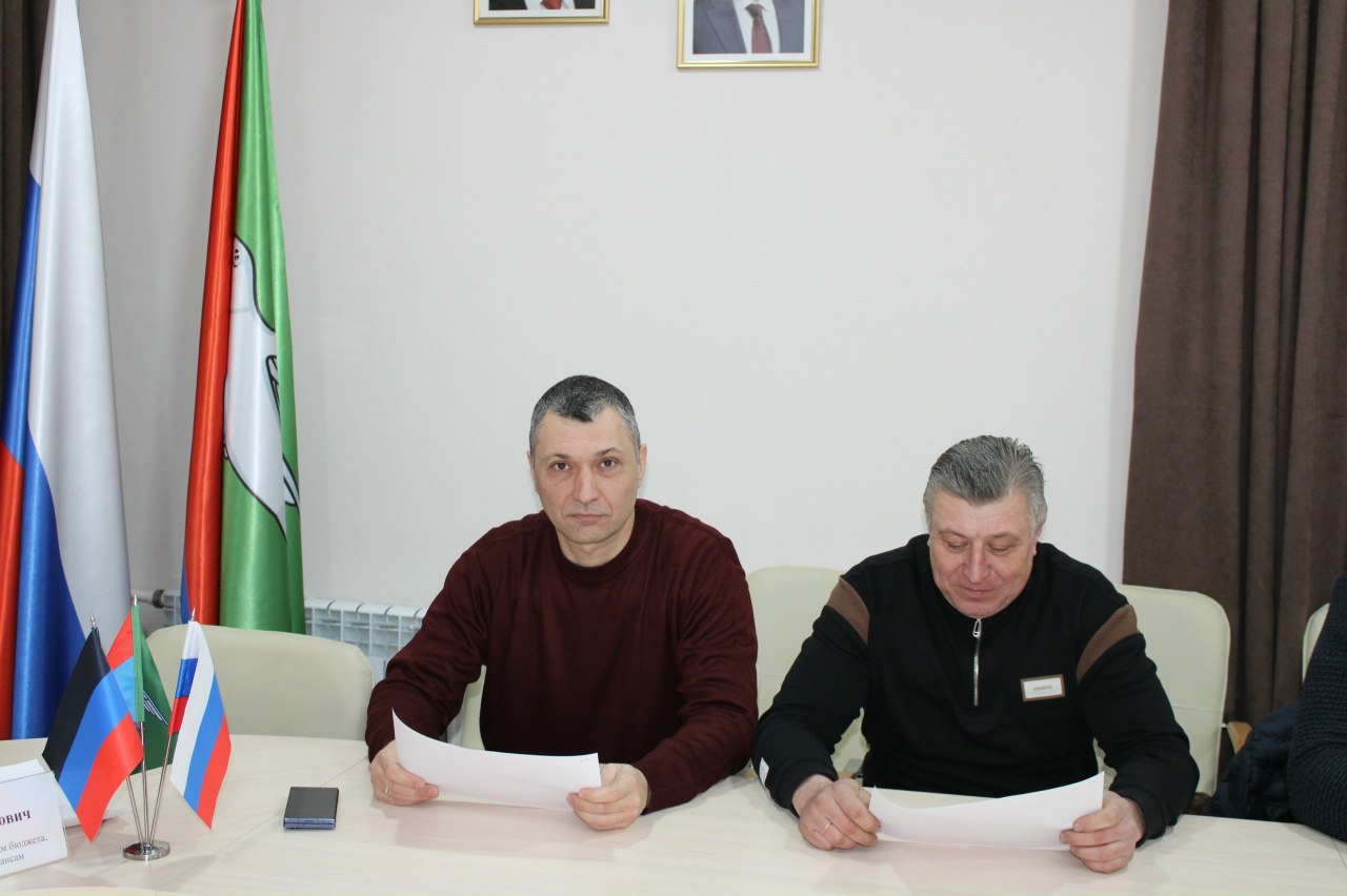 Роман Конев: 2 марта 2026 года состоялось совместное заседание постоянных комитетов Горловского городского совета Донецкой Народной Республики по вопросам бюджета, налоговой политики и финансов и по вопросам... Роман Конев: 2 марта 2026 года состоялось совместное заседание постоянных комитетов Горловского городского совета Донецкой Народной Республики по вопросам бюджета, налоговой политики и финансов и по вопросам...