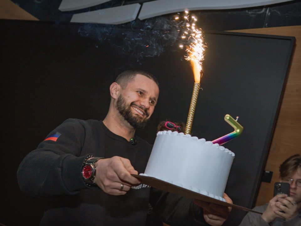 Палатки, буржуйки, бои, торт, дискотека: “Народная Дружина” отметила седьмой день рождения Палатки, буржуйки, бои, торт, дискотека: “Народная Дружина” отметила седьмой день рождения