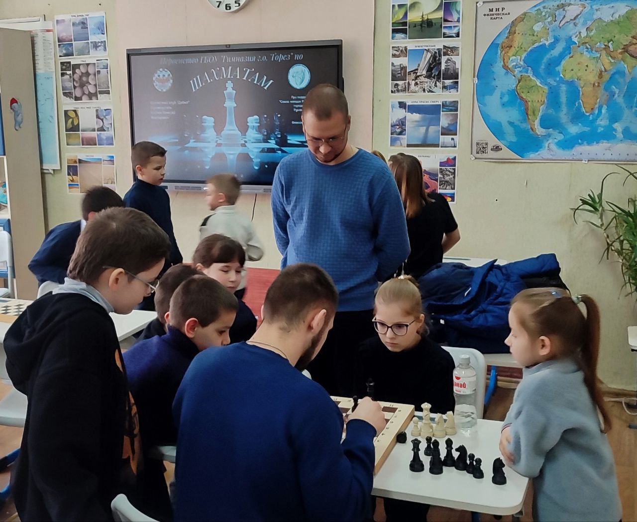 В гимназии Тореза прошло шахматное первенство, посвящённое двум важным датам В гимназии Тореза прошло шахматное первенство, посвящённое двум важным датам