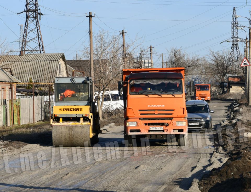 Продолжается плановое восстановление дорог Петровского района Продолжается плановое восстановление дорог Петровского района