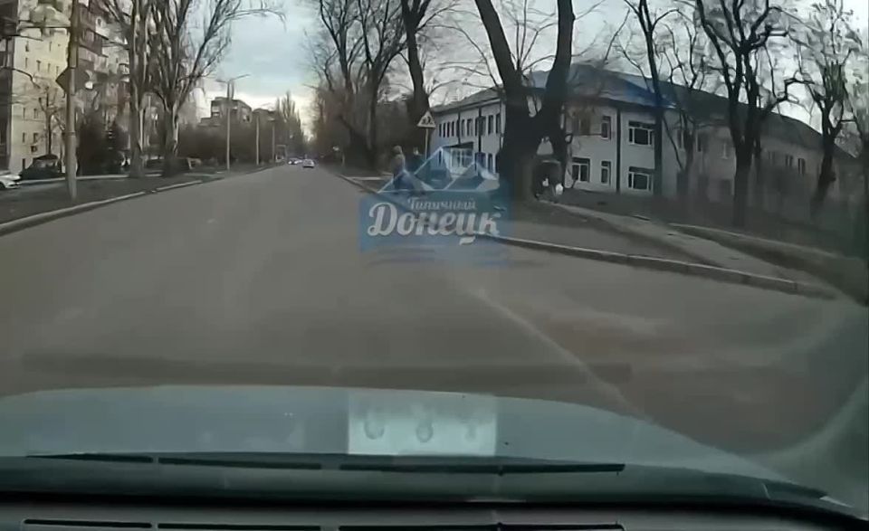 Подросток выбежал на дорогу под машину в Макеевке