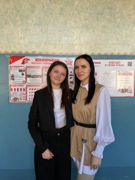 БЫТЬ НАСТАВНИКОМ. Я,. Мокровуз Виктория, юнармеец отряда ВПК"Пламя", местного отделения городского округа Харцызска СШ № 4, принимаю участие в акции #БытьНаставником