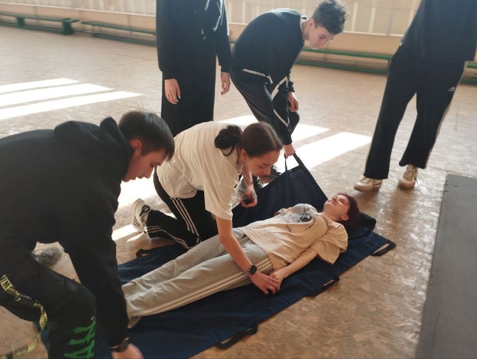 В рамках Всероссийского урока культуры безопасности в ГБОУ «Светлодарская школа № 11» были проведены занятия для обучающихся по закреплению знаний и отработки практических навыков безопасного поведения в условия чрезвычайных... В рамках Всероссийского урока культуры безопасности в ГБОУ «Светлодарская школа № 11» были проведены занятия для обучающихся по закреплению знаний и отработки практических навыков безопасного поведения в условия чрезвычайных...