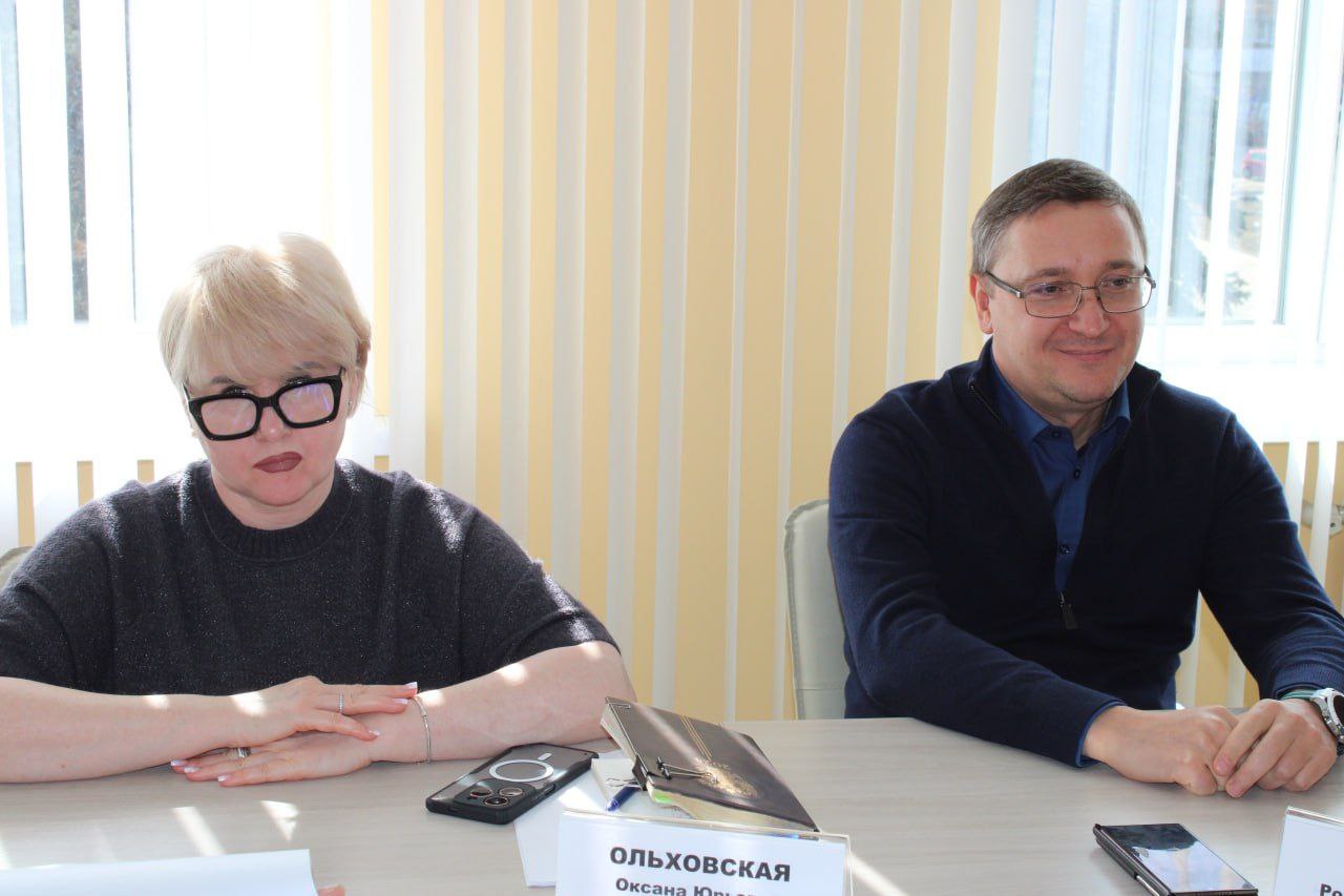 Иван Приходько: Сегодня провел аппаратное совещание администрации городского округа Горловка Донецкой Народной Республики, в котором приняли участие руководители структурных подразделений администрации, представители силовых... Иван Приходько: Сегодня провел аппаратное совещание администрации городского округа Горловка Донецкой Народной Республики, в котором приняли участие руководители структурных подразделений администрации, представители силовых...