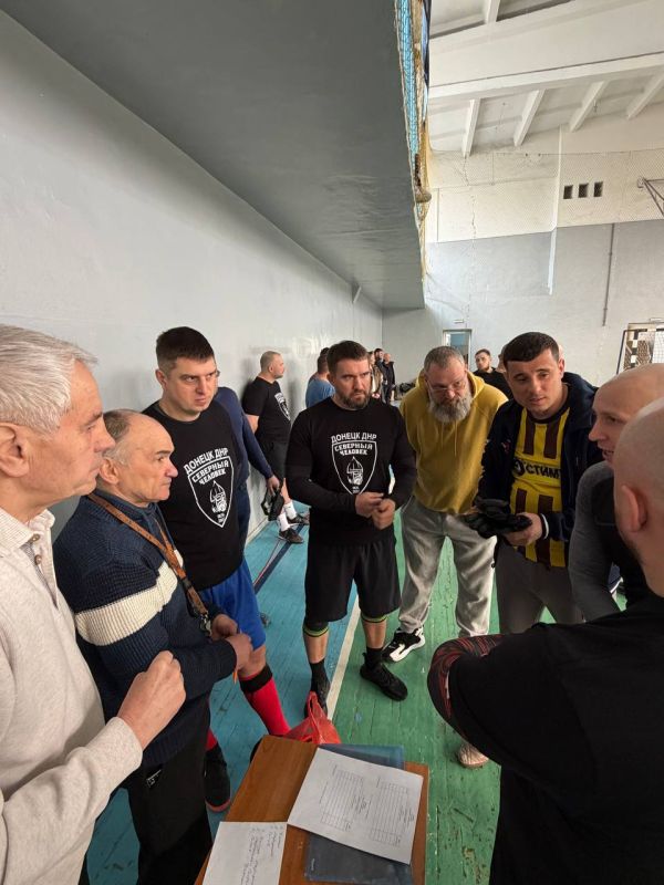 Спорт, дружба, победа: как прошёл товарищеский матч по мини-футболу среди отделений «Северного человека» Спорт, дружба, победа: как прошёл товарищеский матч по мини-футболу среди отделений «Северного человека»