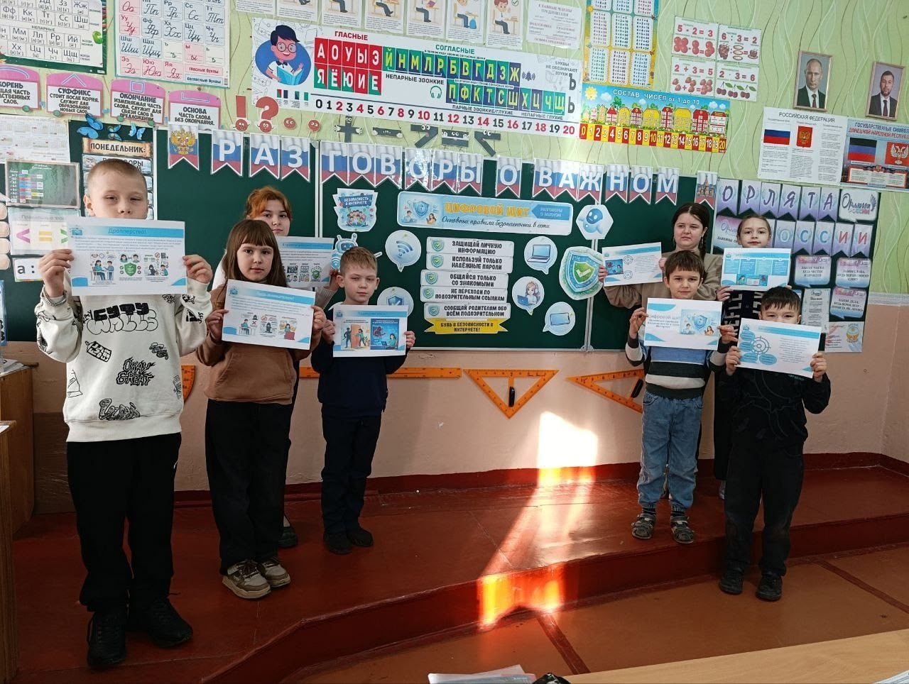 В учебных учреждениях Кировского прошли внеурочные занятия «Разговоры о важном»