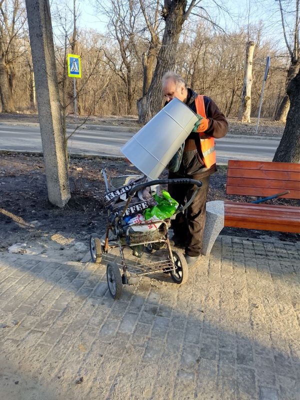 Александр Пеняев: За 02.03.2026 работниками МУП АГЯ "ЖЭК" выполнена уборка территорий в г. Ясиноватая и г. Авдеевка Александр Пеняев: За 02.03.2026 работниками МУП АГЯ "ЖЭК" выполнена уборка территорий в г. Ясиноватая и г. Авдеевка
