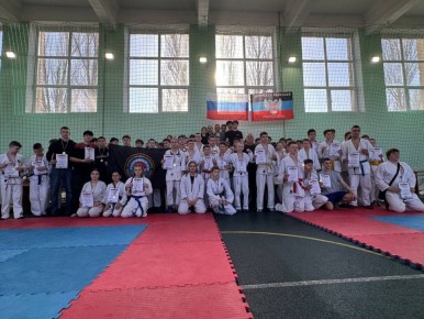 С 28 февраля по 1 марта 2026 г. в спортивном зале МБУ ДО СШ №1 прошло открытое Первенство городского округа Харцызск по рукопашному бою, посвященное Году Народного Единства