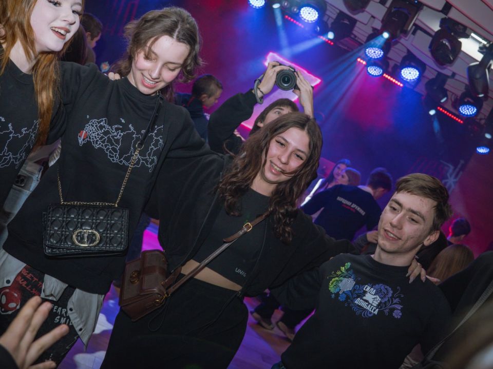 Палатки, буржуйки, бои, торт, дискотека: “Народная Дружина” отметила седьмой день рождения Палатки, буржуйки, бои, торт, дискотека: “Народная Дружина” отметила седьмой день рождения