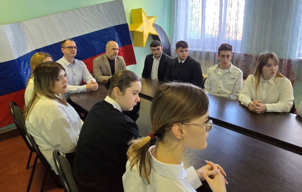 Цифровой щит: Глава округа и школьники о безопасности в интернете Цифровой щит: Глава округа и школьники о безопасности в интернете